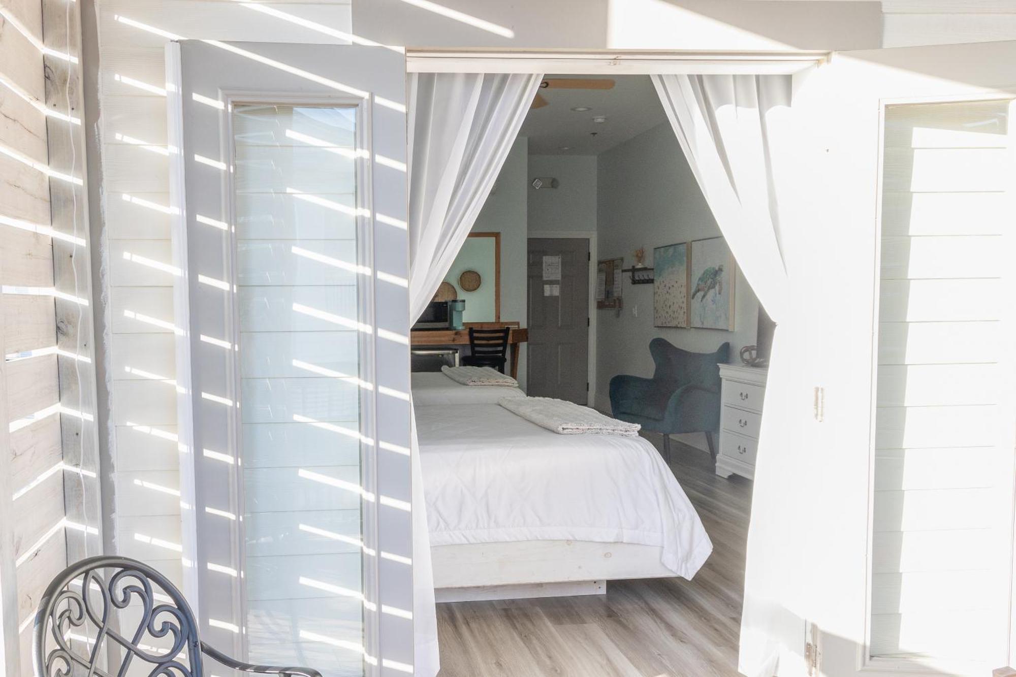 Hotel Whiskey In Pass Christian Экстерьер фото