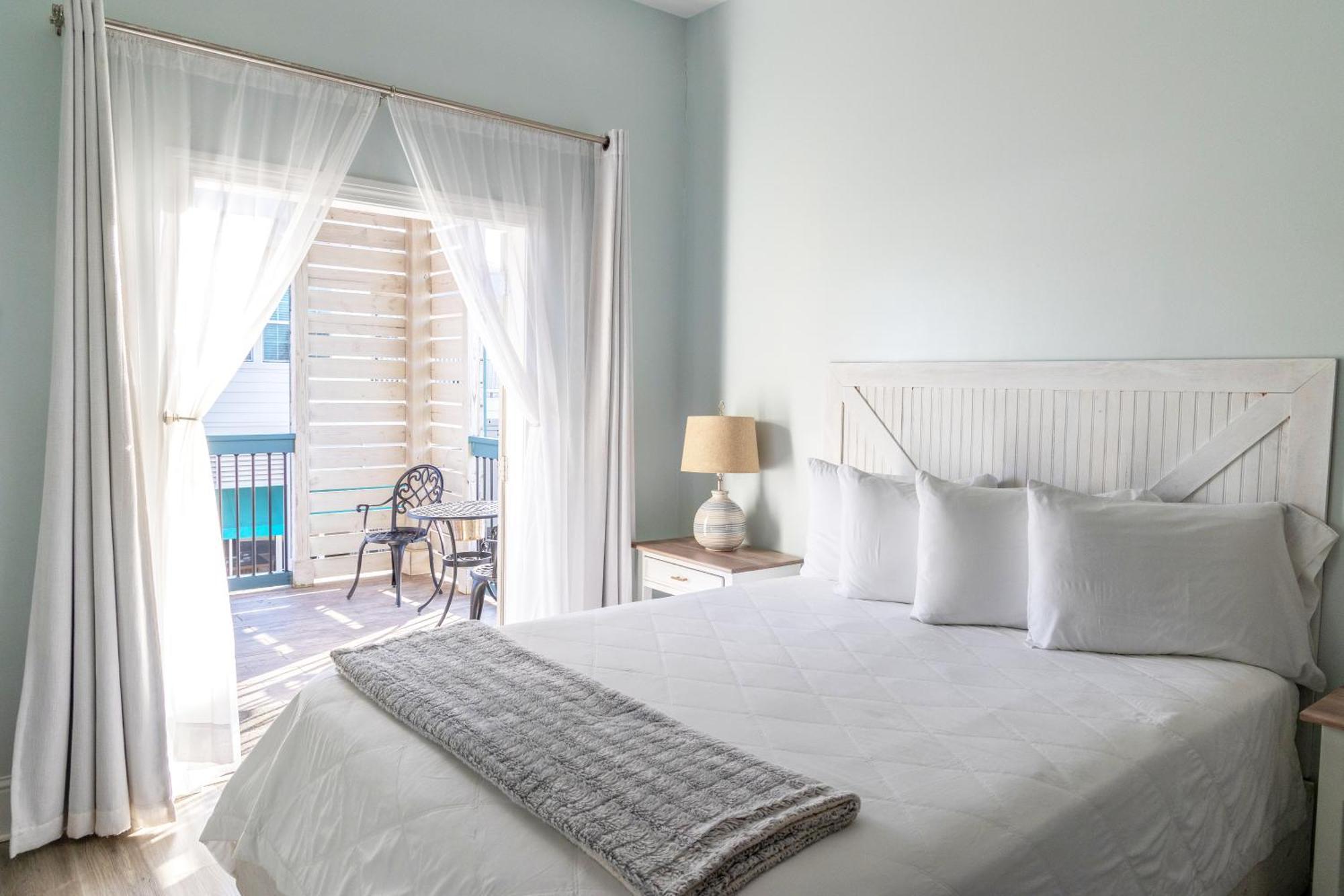 Hotel Whiskey In Pass Christian Экстерьер фото