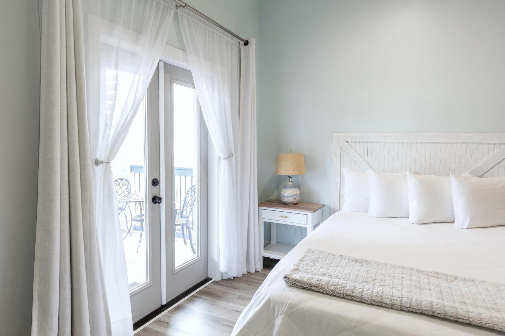 Hotel Whiskey In Pass Christian Экстерьер фото